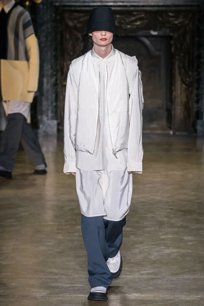 Look 28